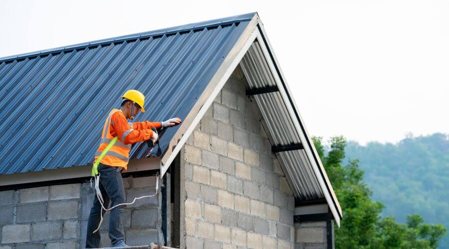 Professional gutter cleaning in Lynn, MA